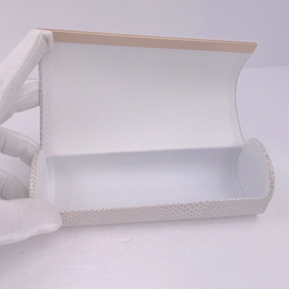 JIMMY CHOO GLASSES/SUNGLASSES CASE, FAUX SNAKE LEATHER, TAN & WHITE, 6.5” X 2.5” - Picture 10 of 13
